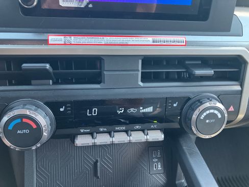 Certified 2026 Toyota Tacoma TRD Off-Road AWD/4WD image 26