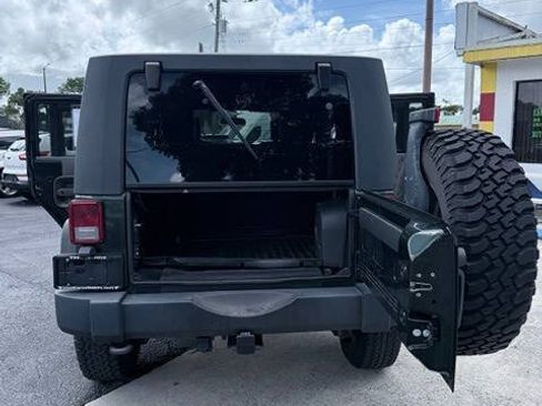 Used 2010 Jeep Wrangler Unlimited Rubicon AWD/4WD image 16