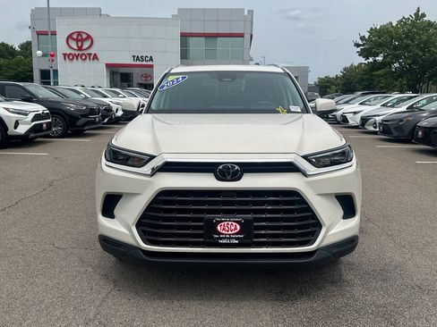 Used 2024 Toyota Grand Highlander AWD image 2