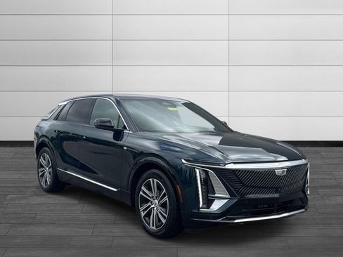 Certified 2024 Cadillac Lyriq Luxury w/ LPO, Floor Liner Package AWD/4WD image 7