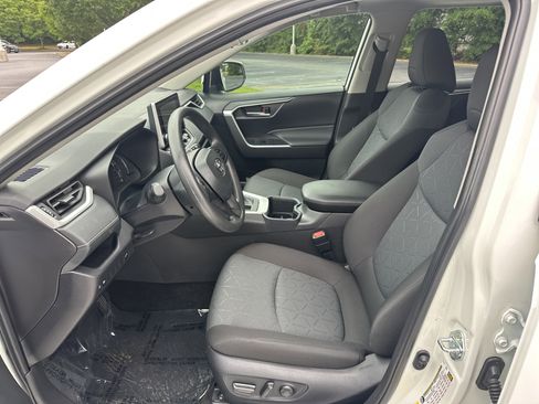 Certified 2025 Toyota RAV4 XLE w/ Convenience Package FWD image 16