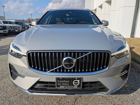 Certified 2023 Volvo XC60 B5 Ultimate w/ Climate Package image 9