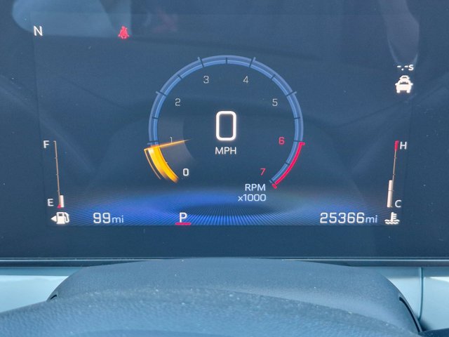 Used 2025 Chevrolet Trax LT FWD image 11