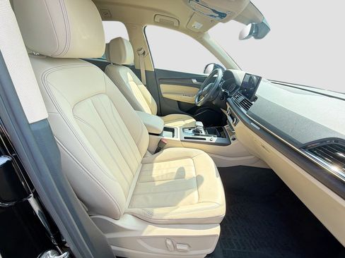 Used 2022 Audi Q5 Premium w/ Convenience Package image 16