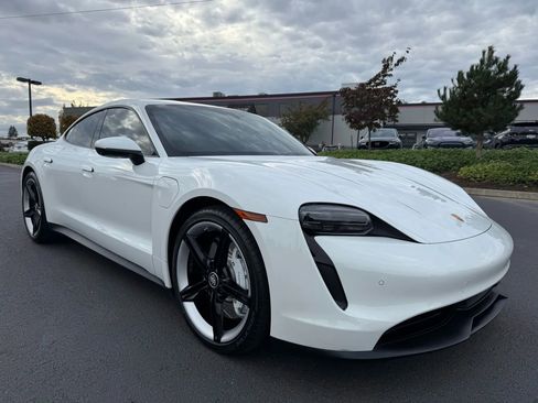 Used 2022 Porsche Taycan image 2