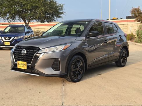 Used 2021 Nissan Kicks S image 3