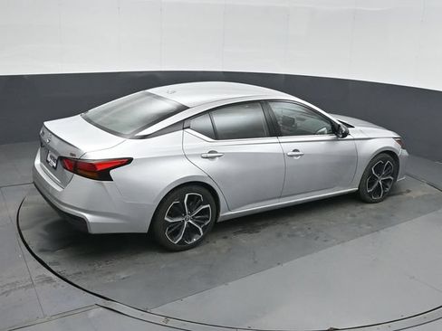 Used 2023 Nissan Altima 2.5 SR FWD image 32