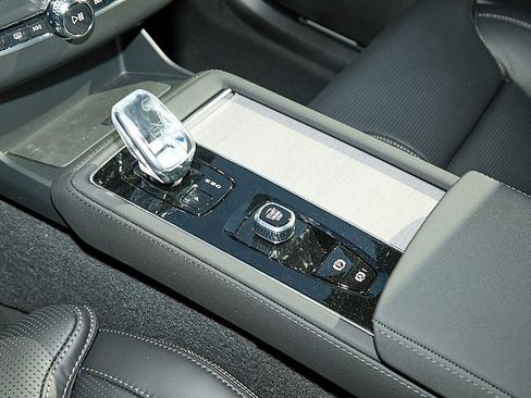 New 2026 Volvo XC90 B6 Ultra w/ Protection Package image 17