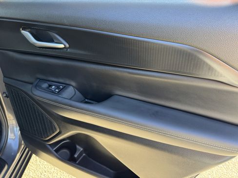 Used 2024 Jeep Grand Cherokee L Laredo image 11