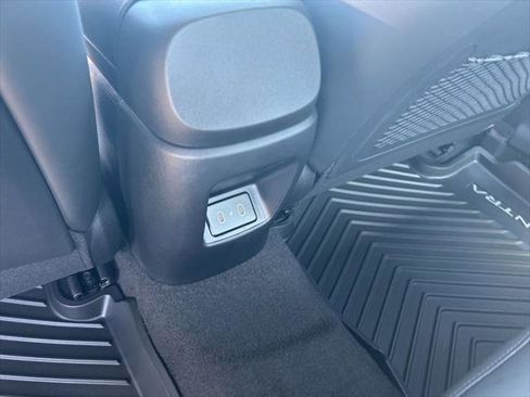 New 2026 Hyundai Elantra Limited FWD image 11