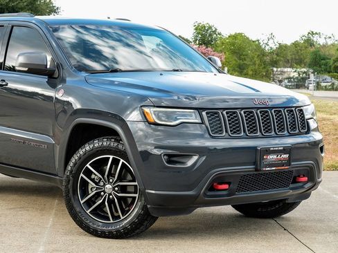 Used 2017 Jeep Grand Cherokee Trailhawk w/ Trailhawk Luxury Group AWD/4WD image 9