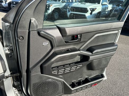 Used 2024 Toyota Tacoma SR5 AWD/4WD image 18