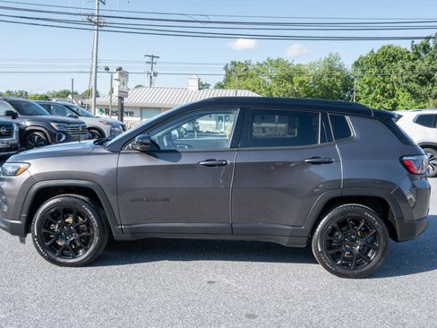 Used 2023 Jeep Compass Latitude AWD/4WD image 7