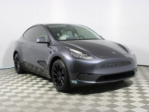 Used 2022 Tesla Model Y Long Range image 25