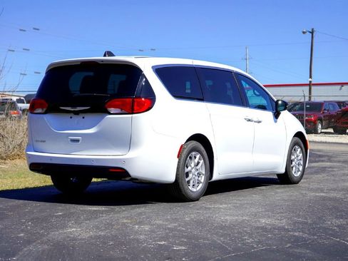 New 2026 Chrysler Voyager LX image 5