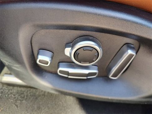 Used 2019 Jaguar F-PACE Portfolio image 36