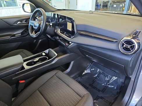 New 2025 Chevrolet Equinox LT image 30