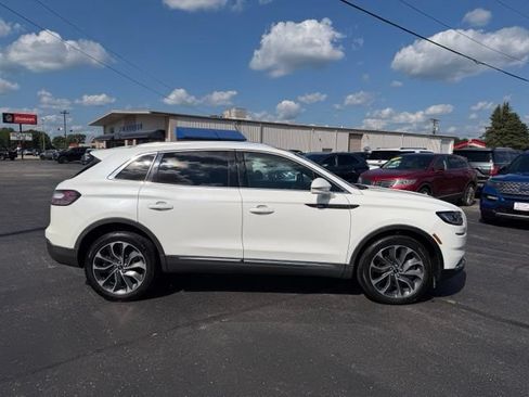 Used 2022 Lincoln Nautilus Reserve w/ Luxury Package AWD/4WD image 10