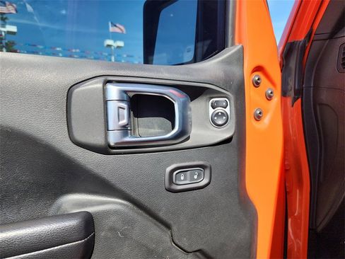 Used 2018 Jeep Wrangler Unlimited Rubicon image 13