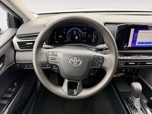 Used 2025 Toyota Camry LE w/ Convenience Package FWD image 12