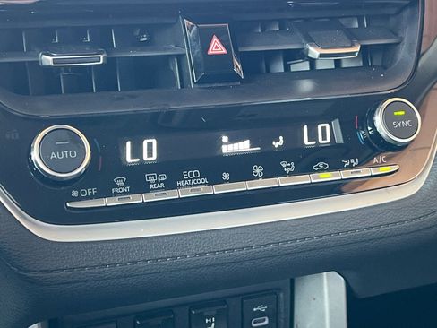 Used 2024 Toyota Corolla Cross XLE image 20