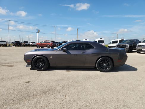 Used 2017 Dodge Challenger R/T Scat Pack w/ Dynamics Package RWD image 4