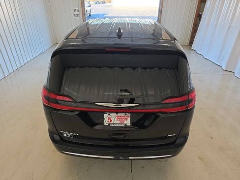 New 2026 Chrysler Pacifica Select AWD/4WD image 5