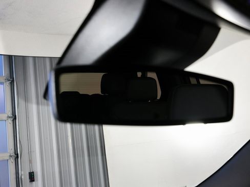 Used 2025 Chevrolet Suburban Z71 w/ Comfort Package image 28