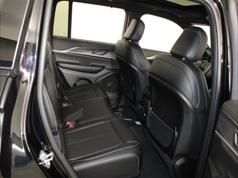 New 2025 Jeep Grand Cherokee Limited w/ Luxury Tech Group II image 40