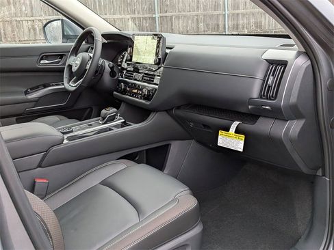 New 2025 Nissan Pathfinder SL image 22
