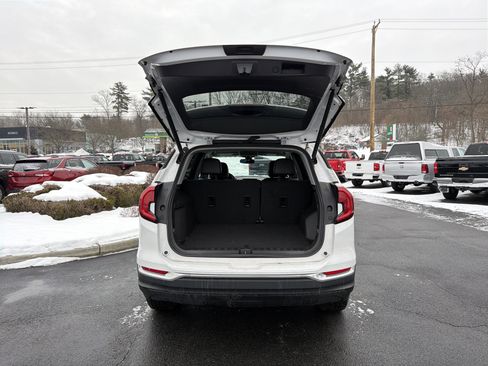 Used 2024 GMC Terrain SLT image 32