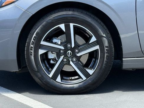 Used 2024 Nissan Sentra SV FWD image 15