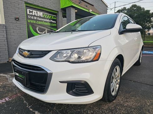 Used 2017 Chevrolet Sonic LT image 2