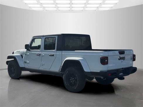 Certified 2025 Jeep Gladiator Willys image 5