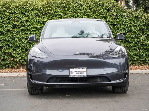 Used 2025 Tesla Model Y Long Range AWD/4WD image 2