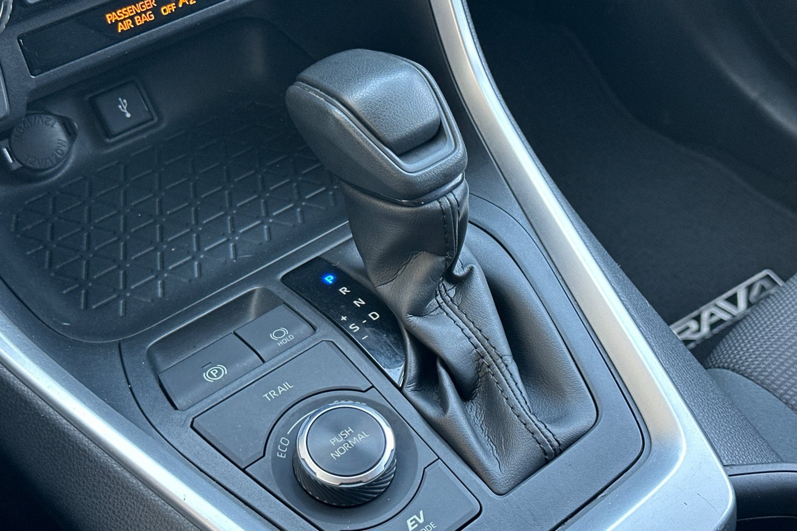 Certified 2020 Toyota RAV4 LE AWD/4WD image 21