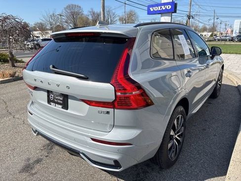 Used 2025 Volvo XC60 B5 Plus image 5