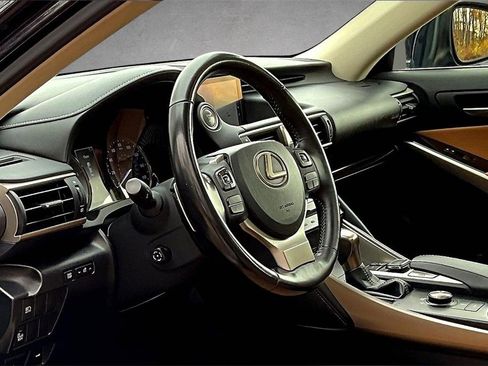 Used 2018 Lexus IS 300 AWD image 16