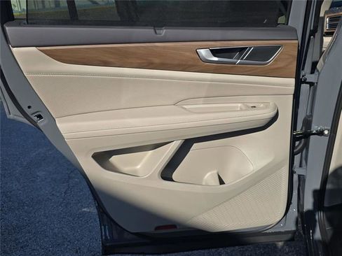 New 2026 Volkswagen Atlas SE image 11