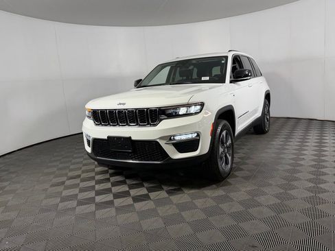 Used 2023 Jeep Grand Cherokee 4WD 4xe image 3