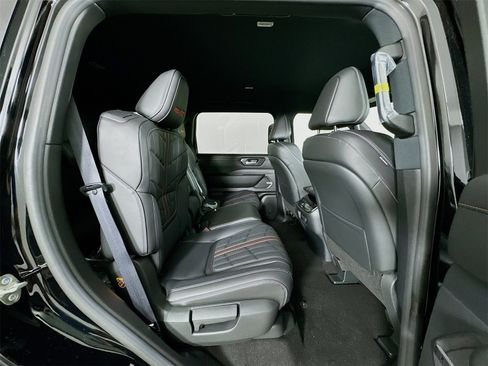 Used 2025 Nissan Armada PRO-4X image 29