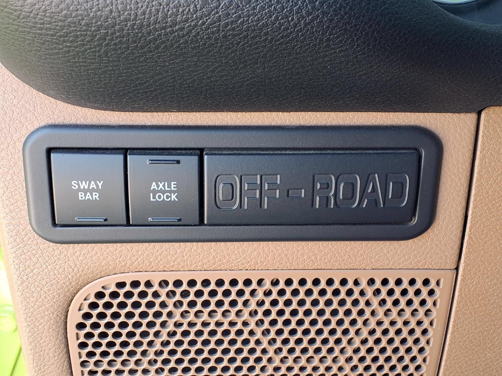 Used 2016 Jeep Wrangler Unlimited Rubicon w/ Connectivity Group AWD/4WD image 23
