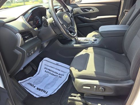 Used 2022 Chevrolet Traverse LT FWD image 6