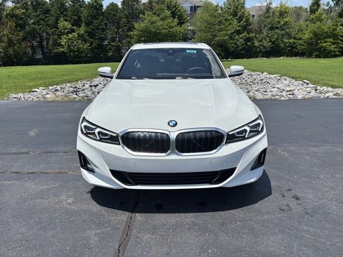 Used 2025 BMW 330i Sedan w/ Premium Package image 9