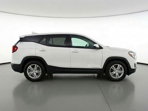 Used 2024 GMC Terrain SLE image 11