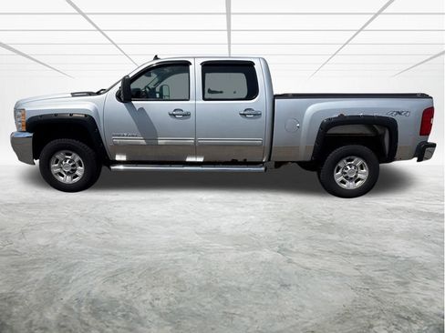 Used 2010 Chevrolet Silverado 2500 LT w/ Exterior Plus Package AWD/4WD image 3