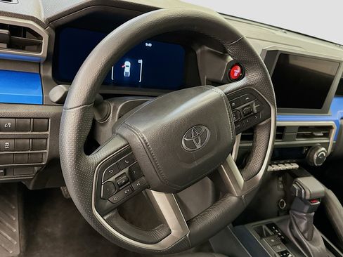 Used 2025 Toyota Tacoma TRD Off-Road image 18