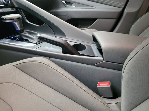 Used 2025 Hyundai Elantra Sport FWD image 26