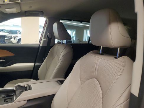 Certified 2024 Toyota Grand Highlander FWD image 18