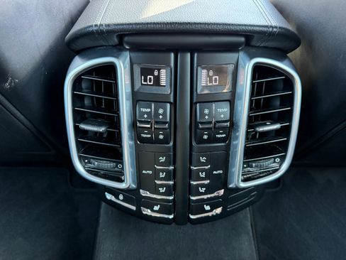 Used 2017 Porsche Cayenne AWD/4WD image 19